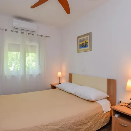 Vila Mint - By Guide *