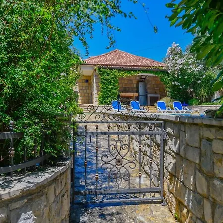 Vila Mint - By Guide *