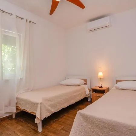 Villa Mint - By Guide Split