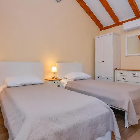 Mint - By Guide Villa *