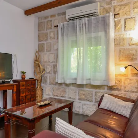 Mint - By Guide Villa *