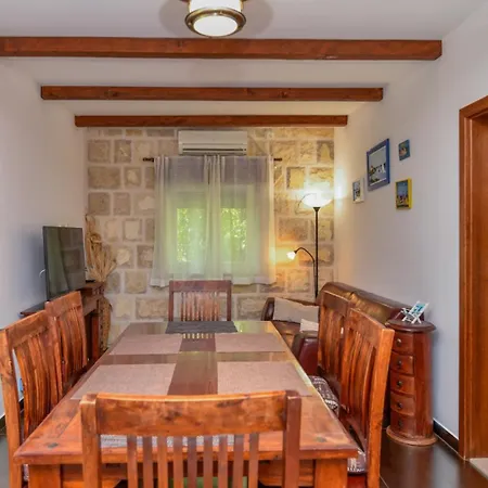 Mint - By Guide Villa *