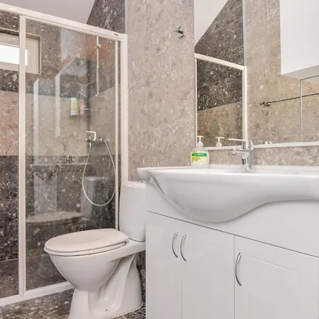 Villa Mint - By Guide Split